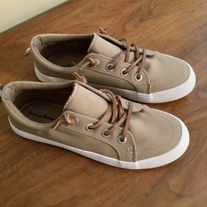 Tommy Bahama Sneakers